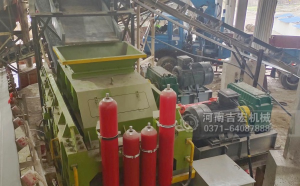 破碎輝綠巖總走彎路？對輥機用實力告訴你：選對設備多重要！