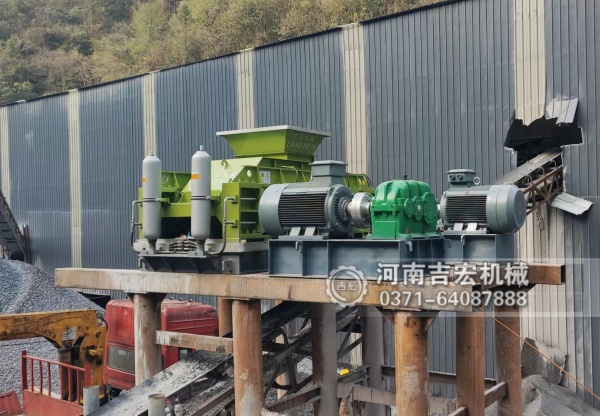 為什么優(yōu)質商砼站都指定液壓對輥制砂機加工的瓜米石砂？